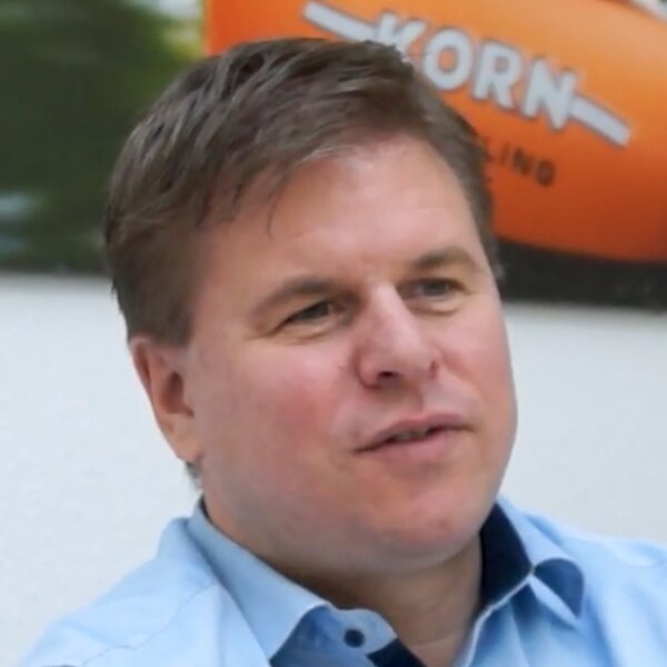 ALEXANDER KORN (Geschäftsführer bei Korn Recycling, Deutschland) empfiehlt Cleanfix Umkehrlüfter.